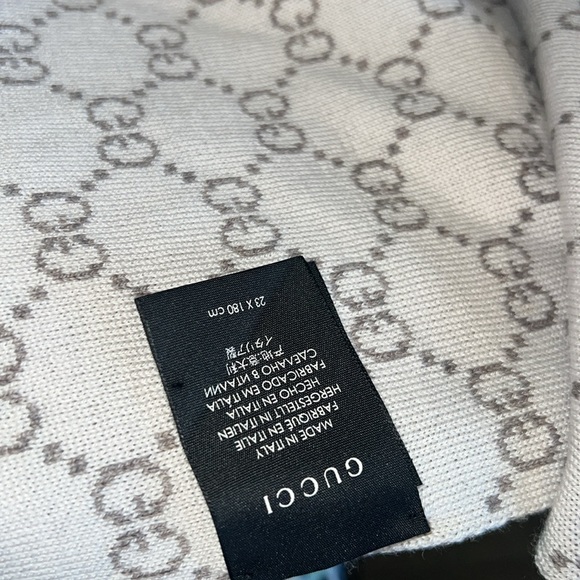 •Gucci Two -Sided Scarf - Picture 5 of 8